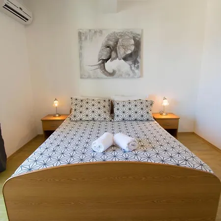 Manuela - Apartment *